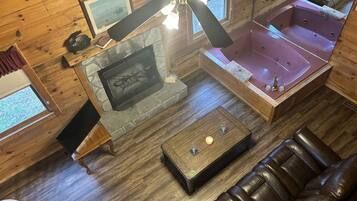 Televisión y chimenea