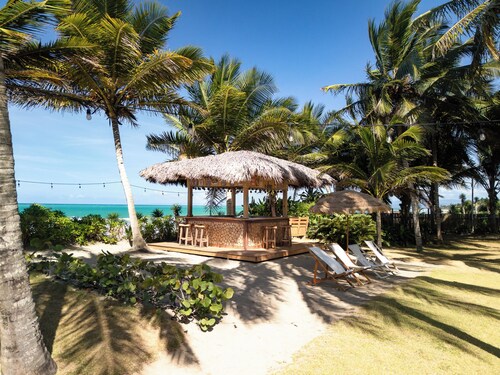 Upea Beach Front Property w / 14 vuodetta. Täydellinen useille perheille ja tapaamisille!