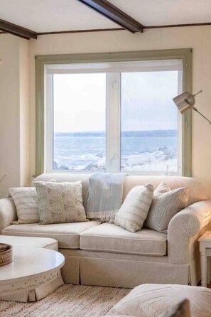 Smart TV, video games, stereo