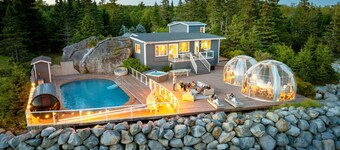 Relaxing Oceanfront Retreat . Hot tub -sauna-pool-clear domes-private