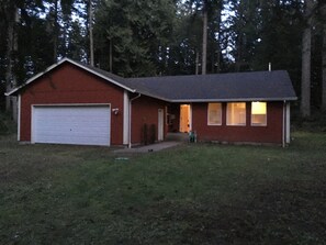 Exterior - Anderson Island Escape (Anderson Island,)