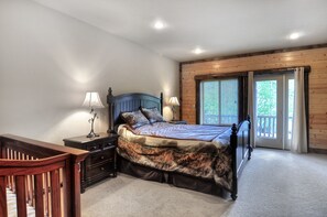 8 bedrooms, desk, travel crib, free WiFi