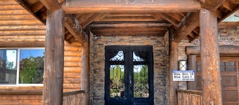 Castle Glen Dream Estate! Spa, movie theater, lake and mountain views!