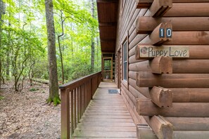 Exterior detail - Puppy Love - Romantic Mountain Getaway (Sautee Nacoochee)