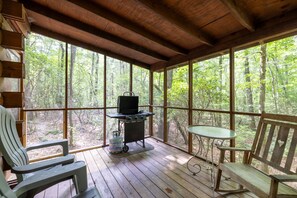 Interior - Puppy Love - Romantic Mountain Getaway (Sautee Nacoochee)