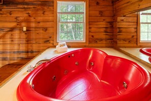 Interior - Puppy Love - Romantic Mountain Getaway (Sautee Nacoochee)