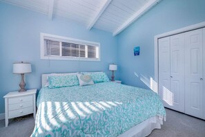 3 bedrooms, desk, iron/ironing board, travel cot