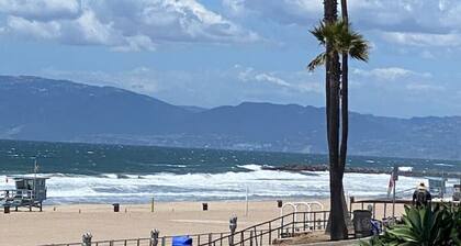 Parking, A/C, W/D, 15min to LAX and Remodeled