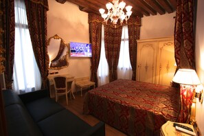 1 bedroom, desk, iron/ironing board, travel crib - SPLENDID STAR SAN MARCO SQUARE - Magic Dream ! All Inclusive Options-WIFi (Venice)