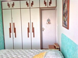 3 bedrooms, desk, iron/ironing board, WiFi