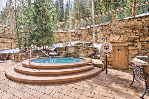 The Timbers. CANCEL FOR ANY REASON. Sleeps 5. Best ski-in ski-out slope side
