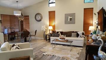 Smart TV, fireplace, DVD player, stereo