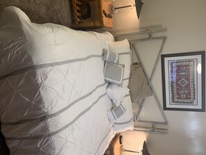 2 slaapkamers, een strijkplank/strijkijzer, wifi, beddengoed