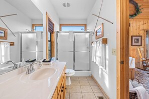 Shower, jetted bath, hair dryer, towels