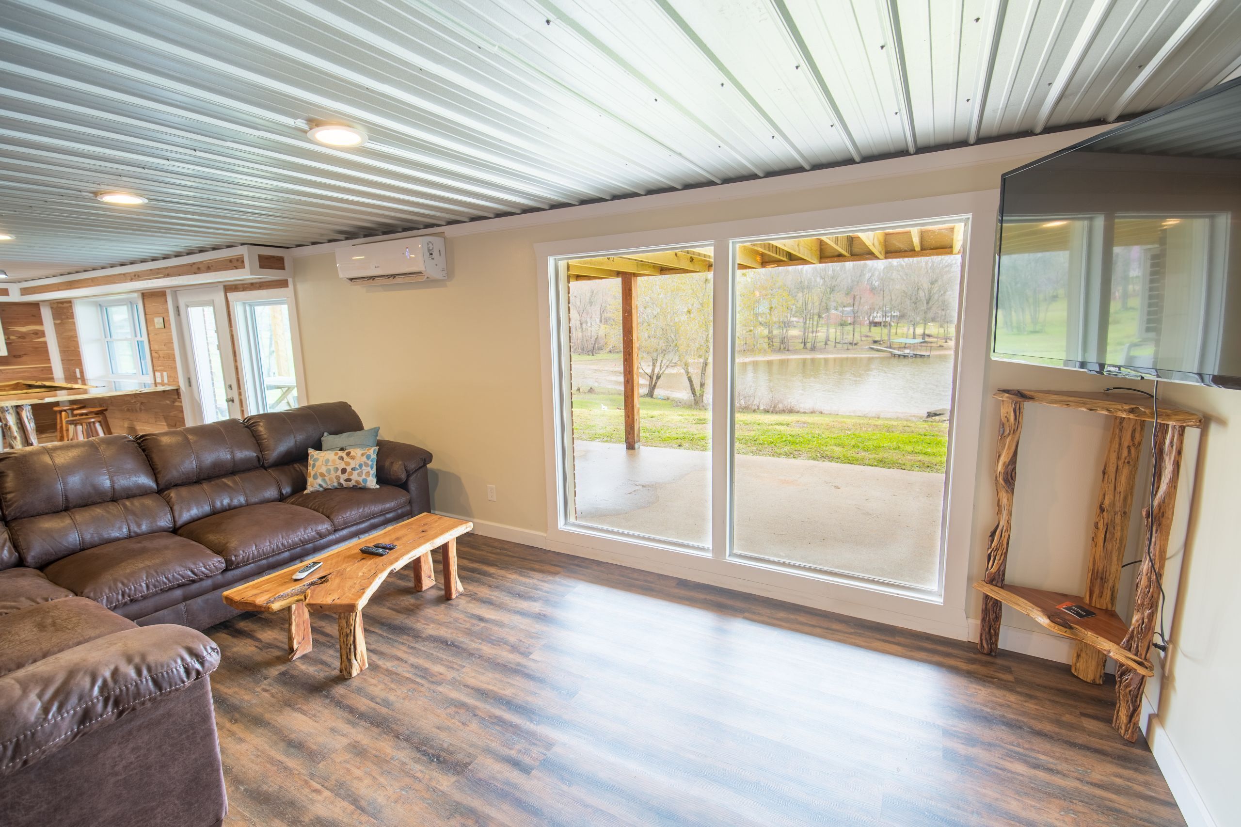 Télévision, cheminée