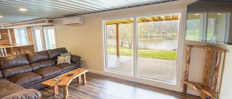 Télévision, cheminée