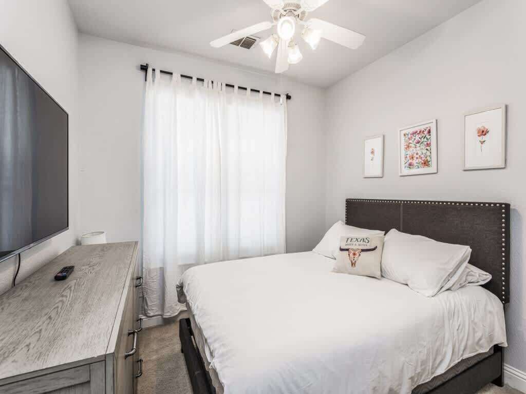 3 makuuhuonetta, silitysrauta/-lauta, internet