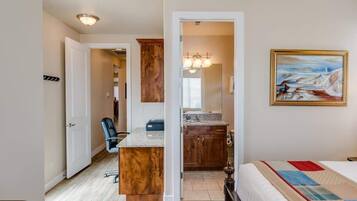 3 bedrooms, desk, iron/ironing board, travel crib