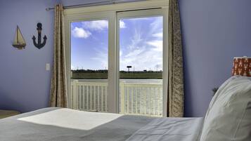 6 bedrooms, iron/ironing board, free WiFi, bed sheets