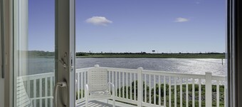 Kaunis vesi edessÀ kotiin upeat nÀkymÀt!