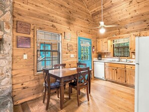 Dining - Country Charm D - Cozy Pet Friendly Cabin in Helen (Helen)