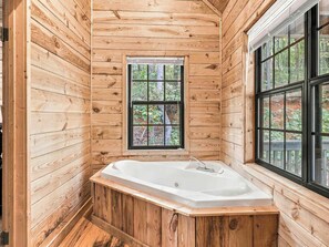Bathroom - Country Charm D - Cozy Pet Friendly Cabin in Helen (Helen)