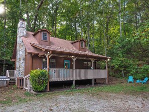 Exterior - Country Charm D - Cozy Pet Friendly Cabin in Helen (Helen)