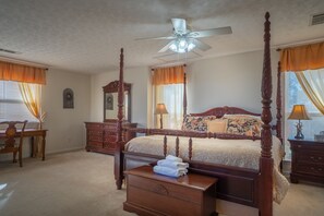 3 bedrooms, desk, iron/ironing board, WiFi