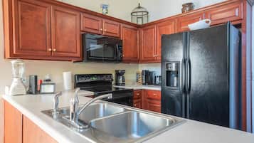 冰箱、微波炉、烤箱、炉灶