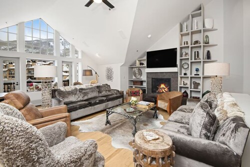 4BR ski-in/out condo in Beaver Creek Village with mountain views