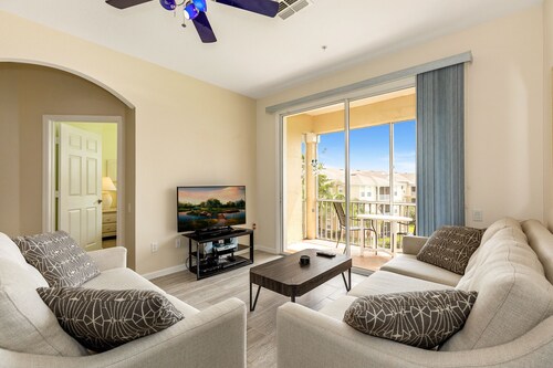 Luxury 3 bedroom condo close to Disney with access to resort facilities 