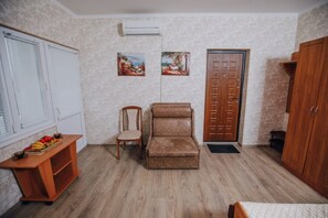 1 bedroom, individually decorated, free WiFi, bed sheets