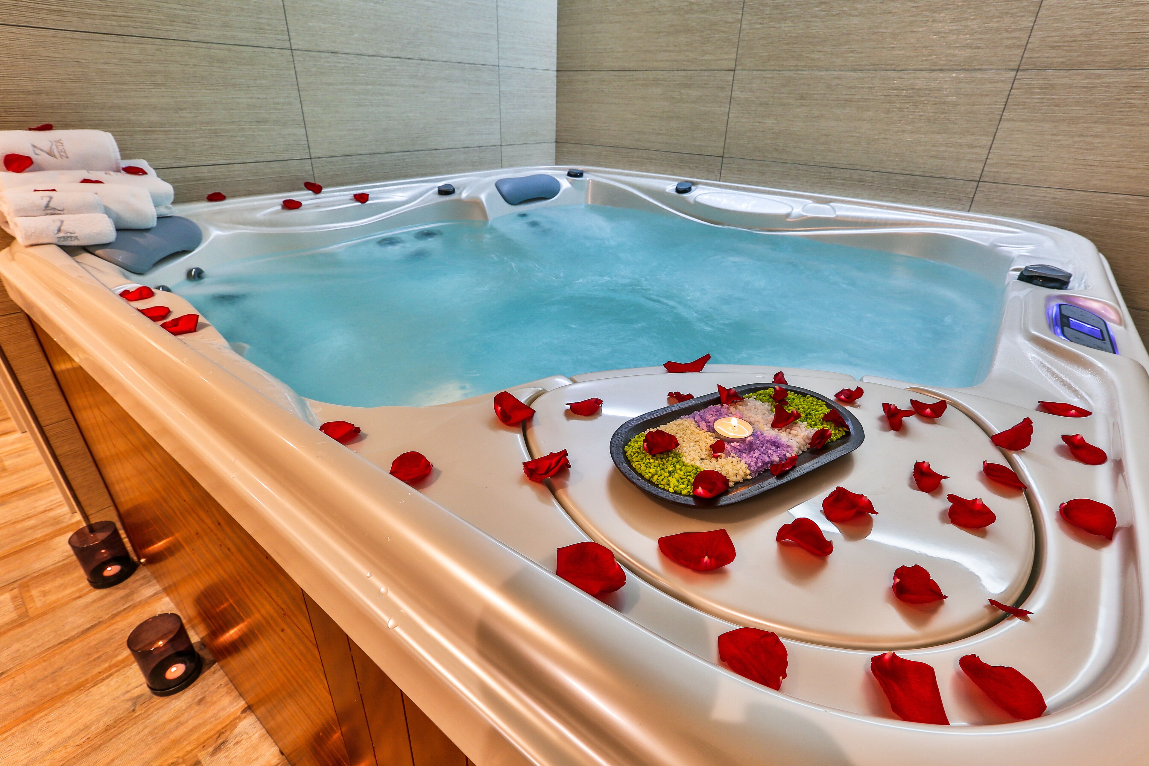 sauna, hot tub, steam room, turkish bath/hammam, body treatments