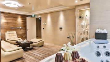 Bastu, bubbelpool, Ängbastu, turkiskt bad/hamam och kroppsbehandlingar