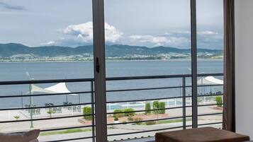 Flatskjerm-TV, leker og stereoanlegg