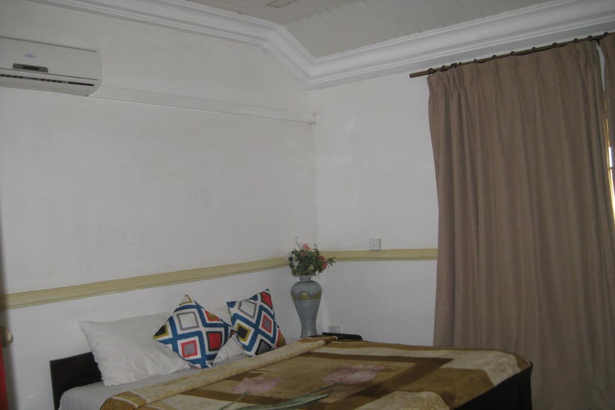 Standard Double Room, 1 Double Bed, Non Smoking | Desk, free WiFi, bed sheets
