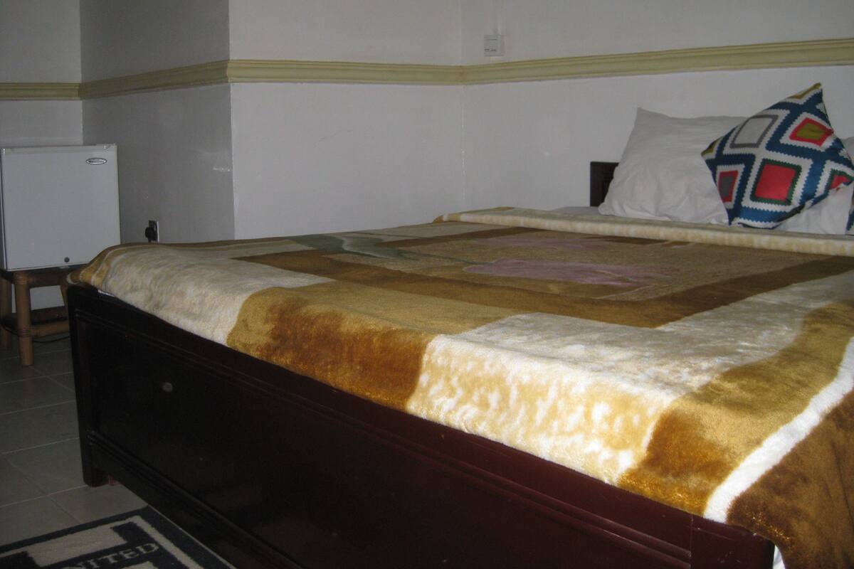 Standard Single Room, 1 Large Single Bed, Non Smoking | Desk, free WiFi, bed sheets