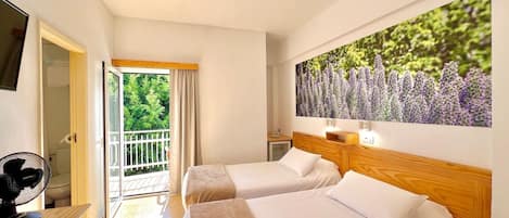 Chambre Double, 2 lits une place, balcon | Bureau