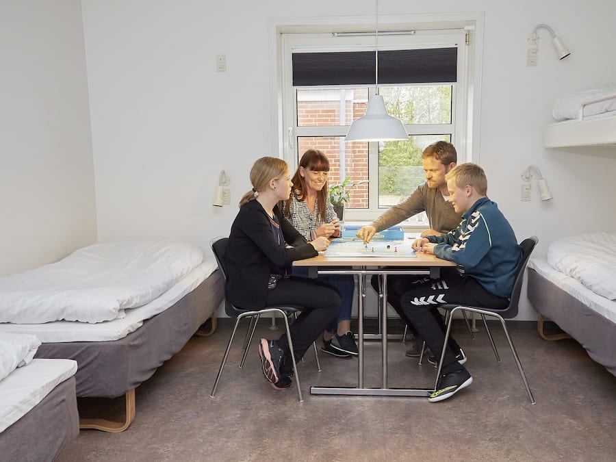 Chambre quadruple | Système d’insonorisation, fer et planche à repasser