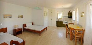 Studio, vue sur la mer | Système d’insonorisation, fer et planche à repasser