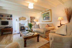 Living area - Rosslyn Cottage (Truro)