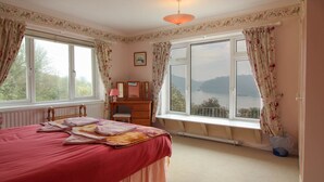 Cottage | Interior - Seagulls (Truro)