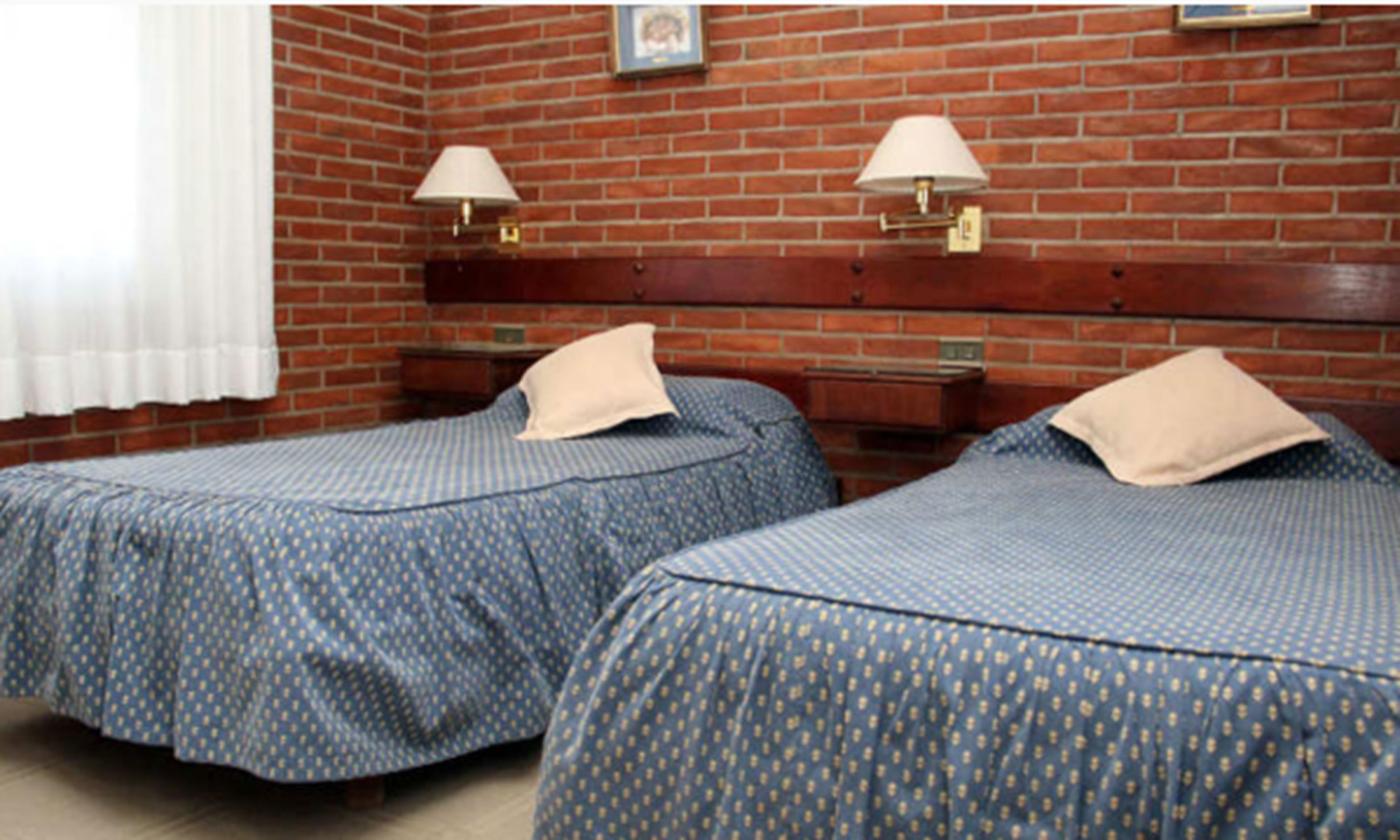 20 chambres, coffres-forts dans les chambres, rideaux occultants