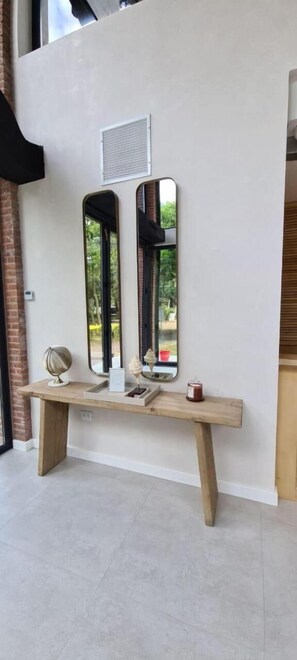 20 soverom, safe på rommet, blendingsgardiner og barnesenger (inkludert)