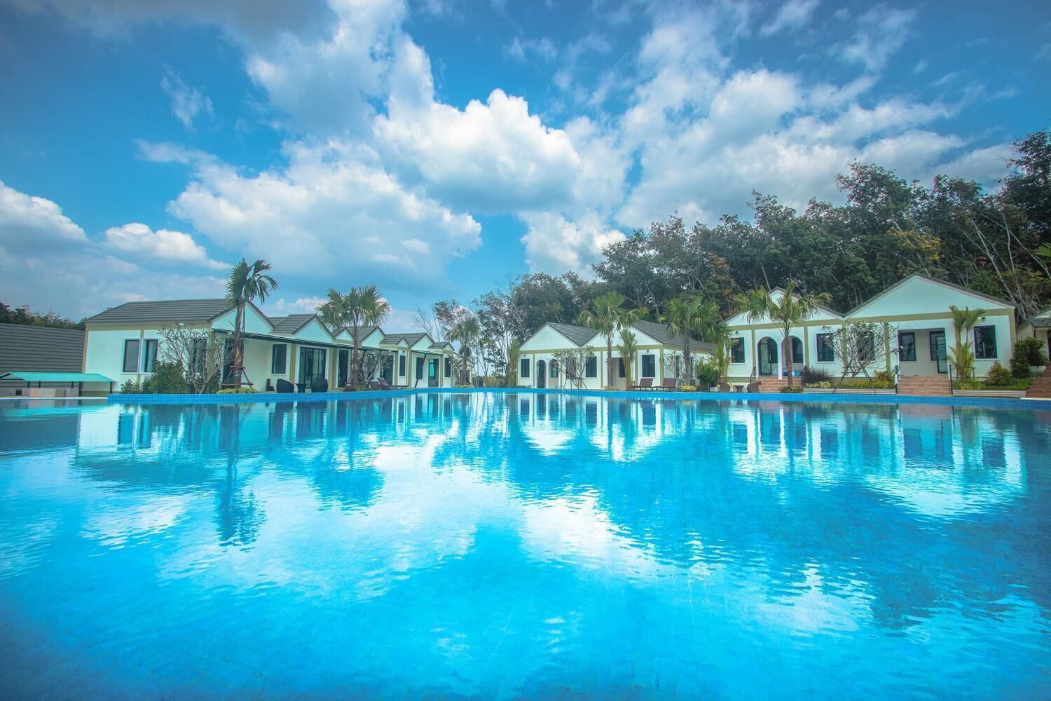 Kolam renang outdoor