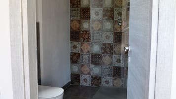 Kostenlose Toilettenartikel, Haartrockner, Handtücher, Shampoo