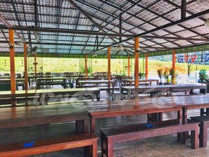 Frokost, lunsj og middag serveres, thailandske retter 