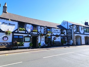Exterior - Ye Olde Cheshire Cheese Inn (Hope Valley)