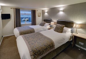 Standard-Zweibettzimmer, mit Bad | Betten mit Memory-Foam-Matratzen, kostenloses WLAN, Bettwäsche