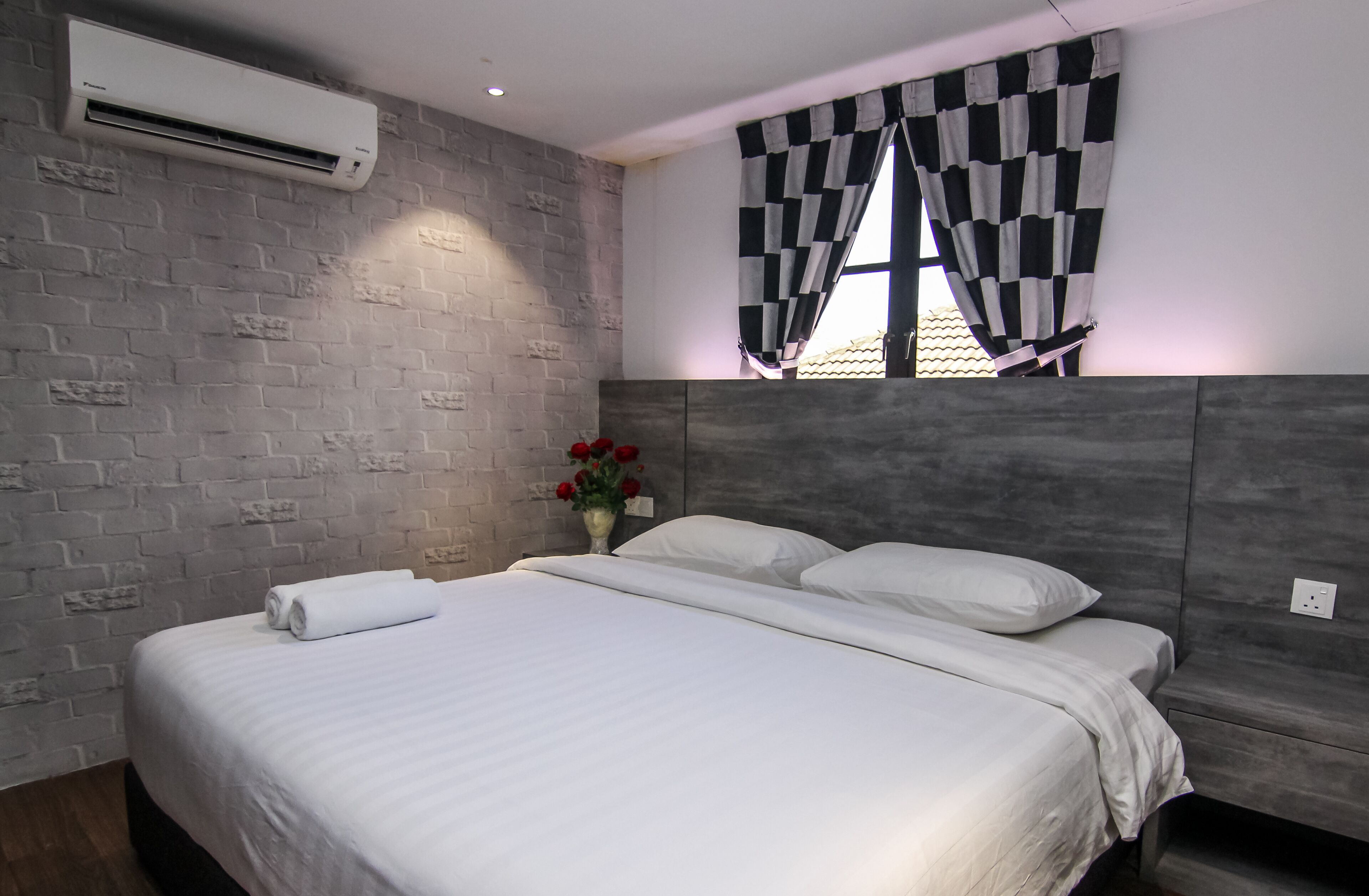 deluxe king | in-room safe, desk, laptop workspace, blackout curtains